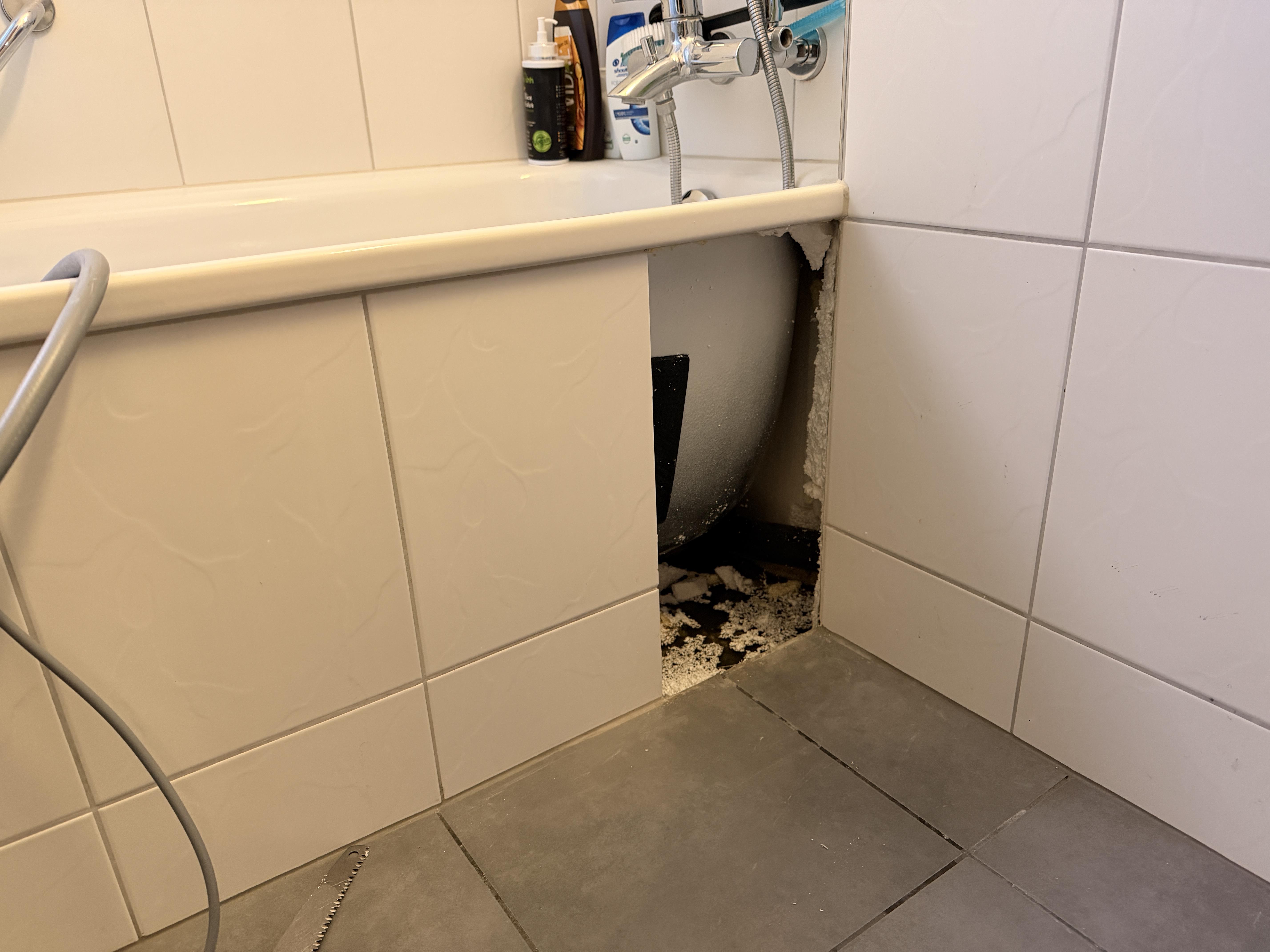 Badewannenschürze öffnen